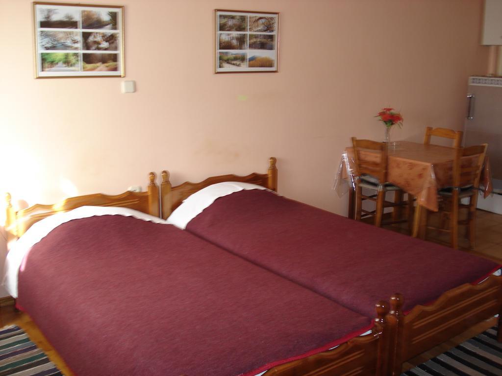 Zephyros Hotel Vitina Ngoại thất bức ảnh