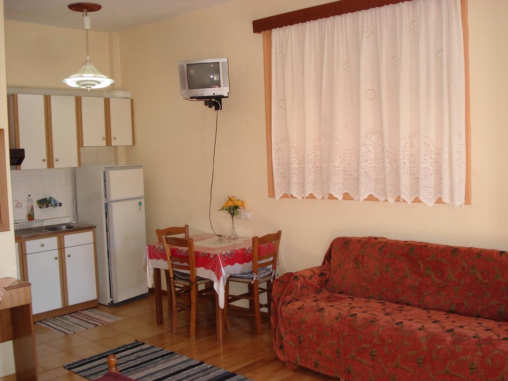 Zephyros Hotel Vitina Ngoại thất bức ảnh