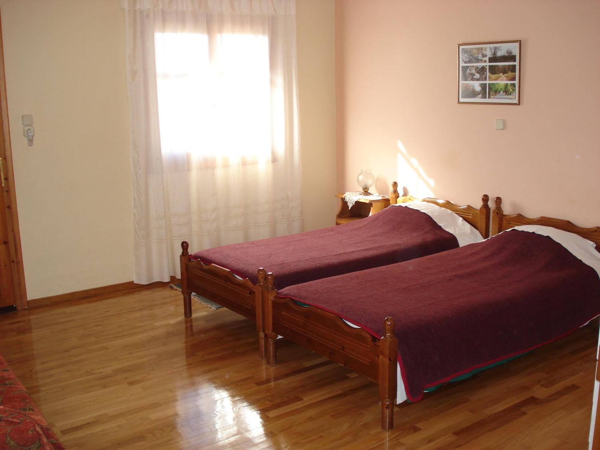 Zephyros Hotel Vitina Ngoại thất bức ảnh