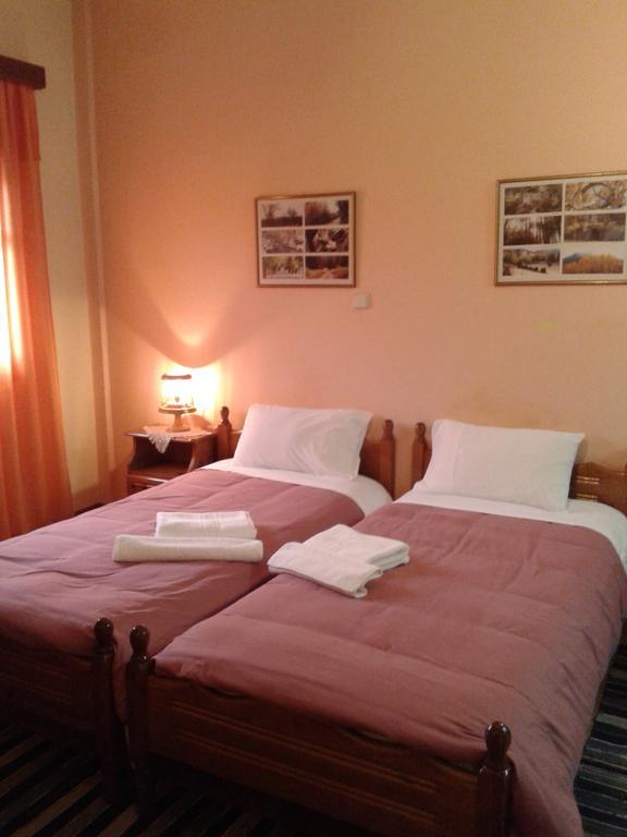 Zephyros Hotel Vitina Ngoại thất bức ảnh