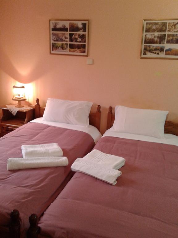 Zephyros Hotel Vitina Ngoại thất bức ảnh