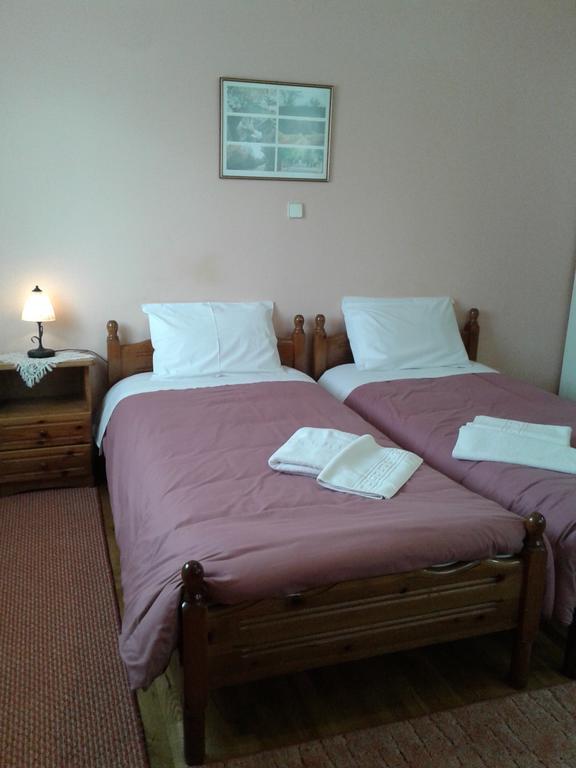 Zephyros Hotel Vitina Ngoại thất bức ảnh